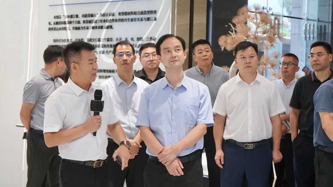 BB电子 BB平台都江堰市委书记蒋蔚炜：拿出务实有效的政策“干货”帮助企业做大做强(图3)